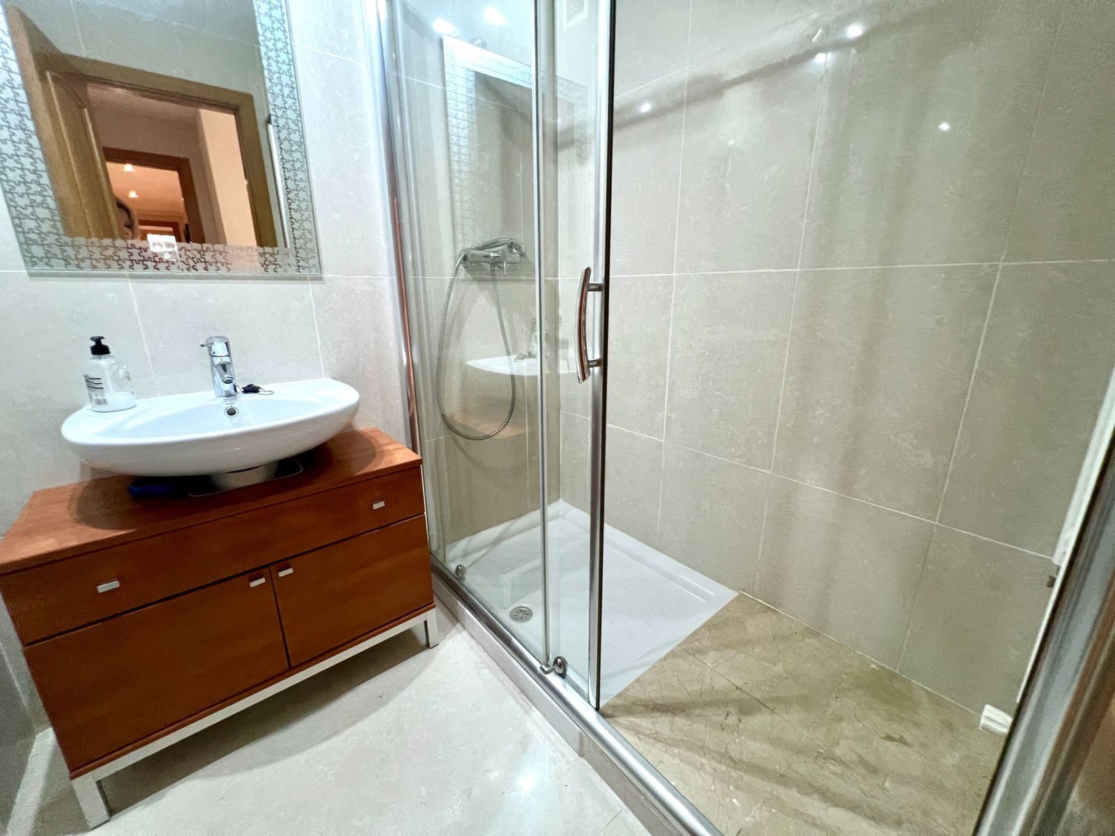 2 bedroom Flat for sale in Alicante / Alacant city with pool garage - € 372,000 (Ref: 9537239)