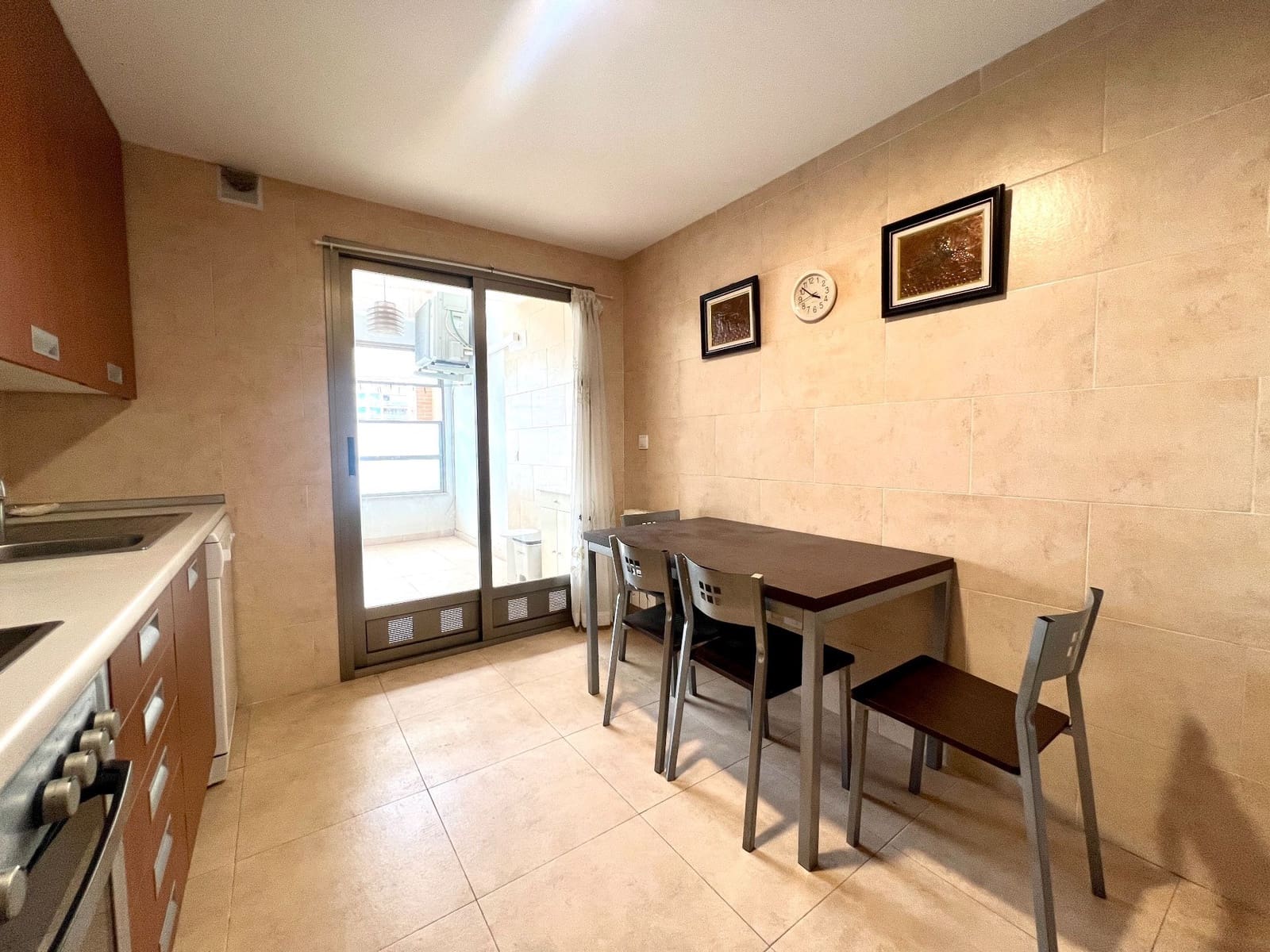 2 bedroom Flat for sale in Alicante / Alacant city with pool garage - € 372,000 (Ref: 9537239)