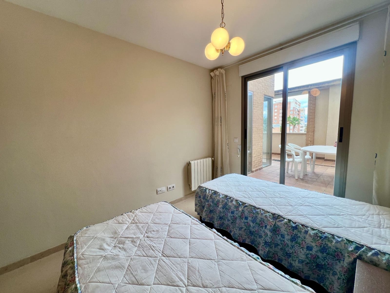 2 bedroom Flat for sale in Alicante / Alacant city with pool garage - € 372,000 (Ref: 9537239)