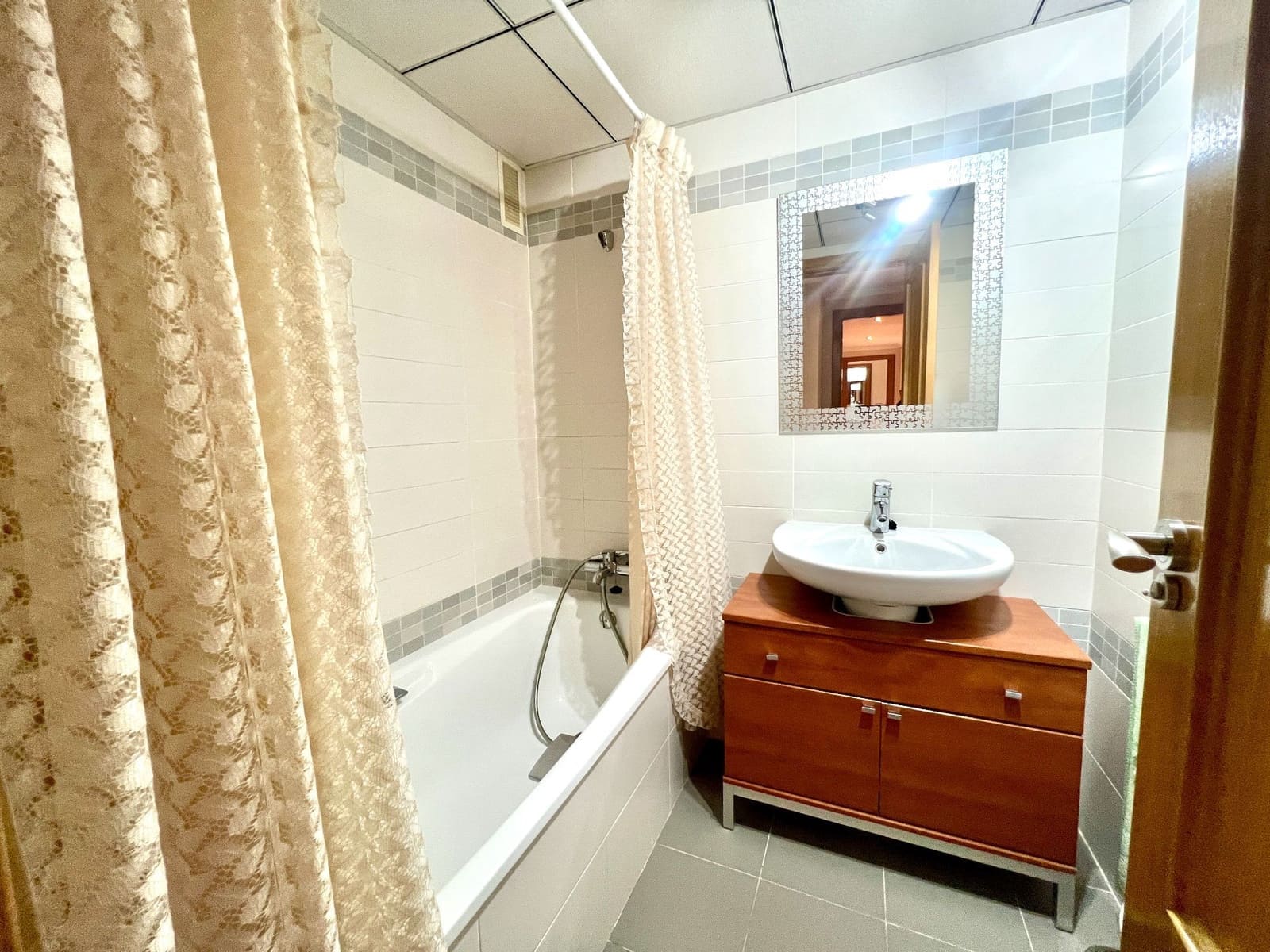 2 bedroom Flat for sale in Alicante / Alacant city with pool garage - € 372,000 (Ref: 9537239)