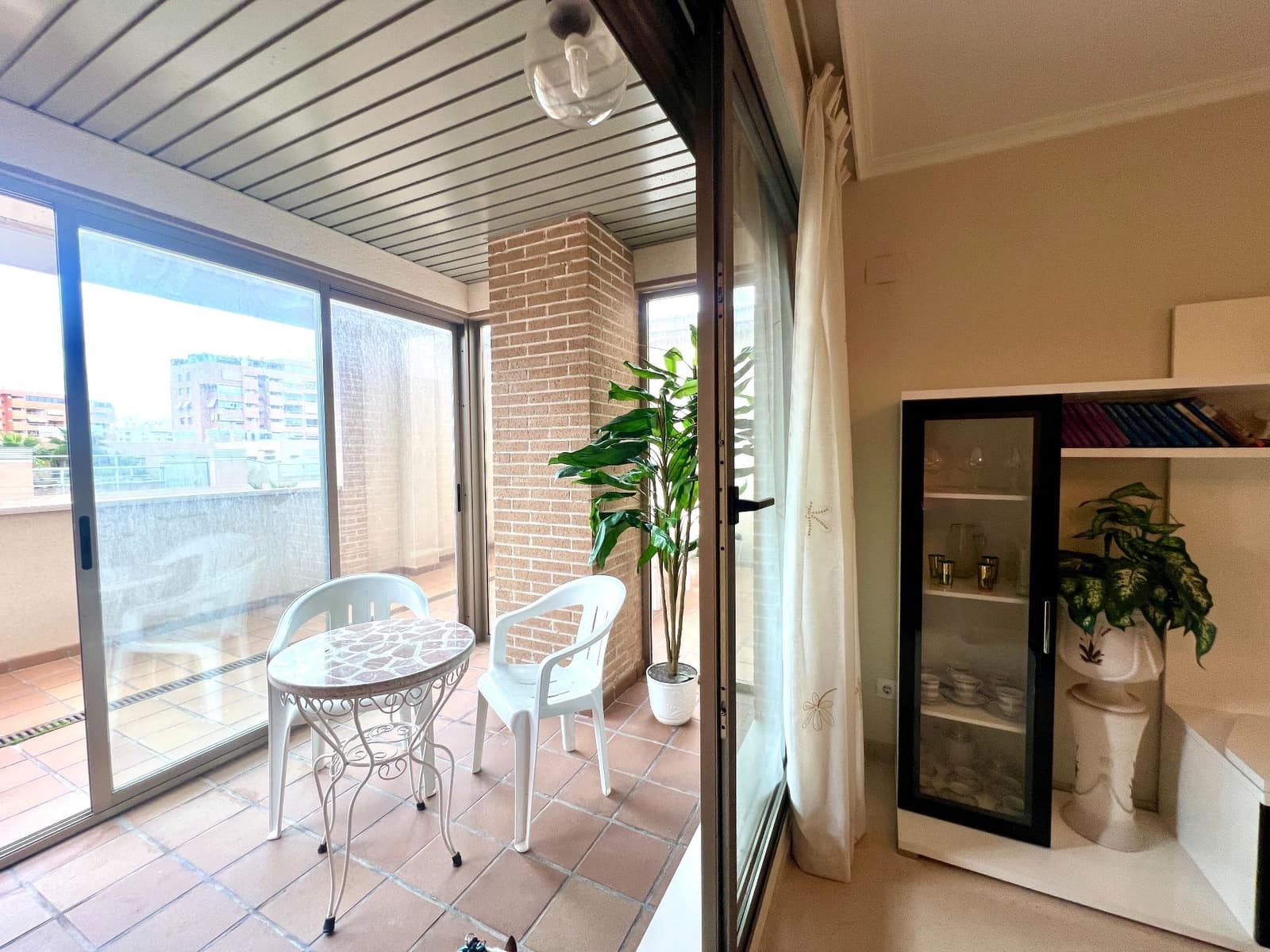 2 bedroom Flat for sale in Alicante / Alacant city with pool garage - € 372,000 (Ref: 9537239)