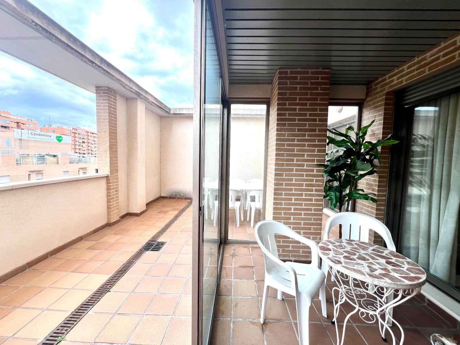 2 bedroom Flat for sale in Alicante / Alacant city with pool garage - € 372,000 (Ref: 9537239)