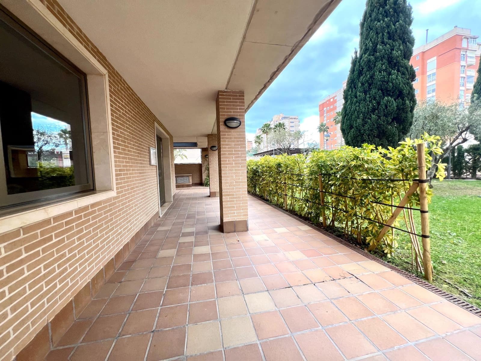 2 bedroom Flat for sale in Alicante / Alacant city with pool garage - € 372,000 (Ref: 9537239)