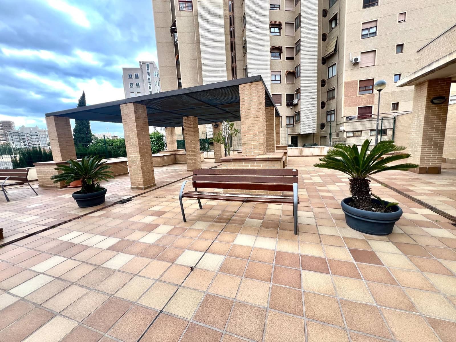 2 bedroom Flat for sale in Alicante / Alacant city with pool garage - € 372,000 (Ref: 9537239)