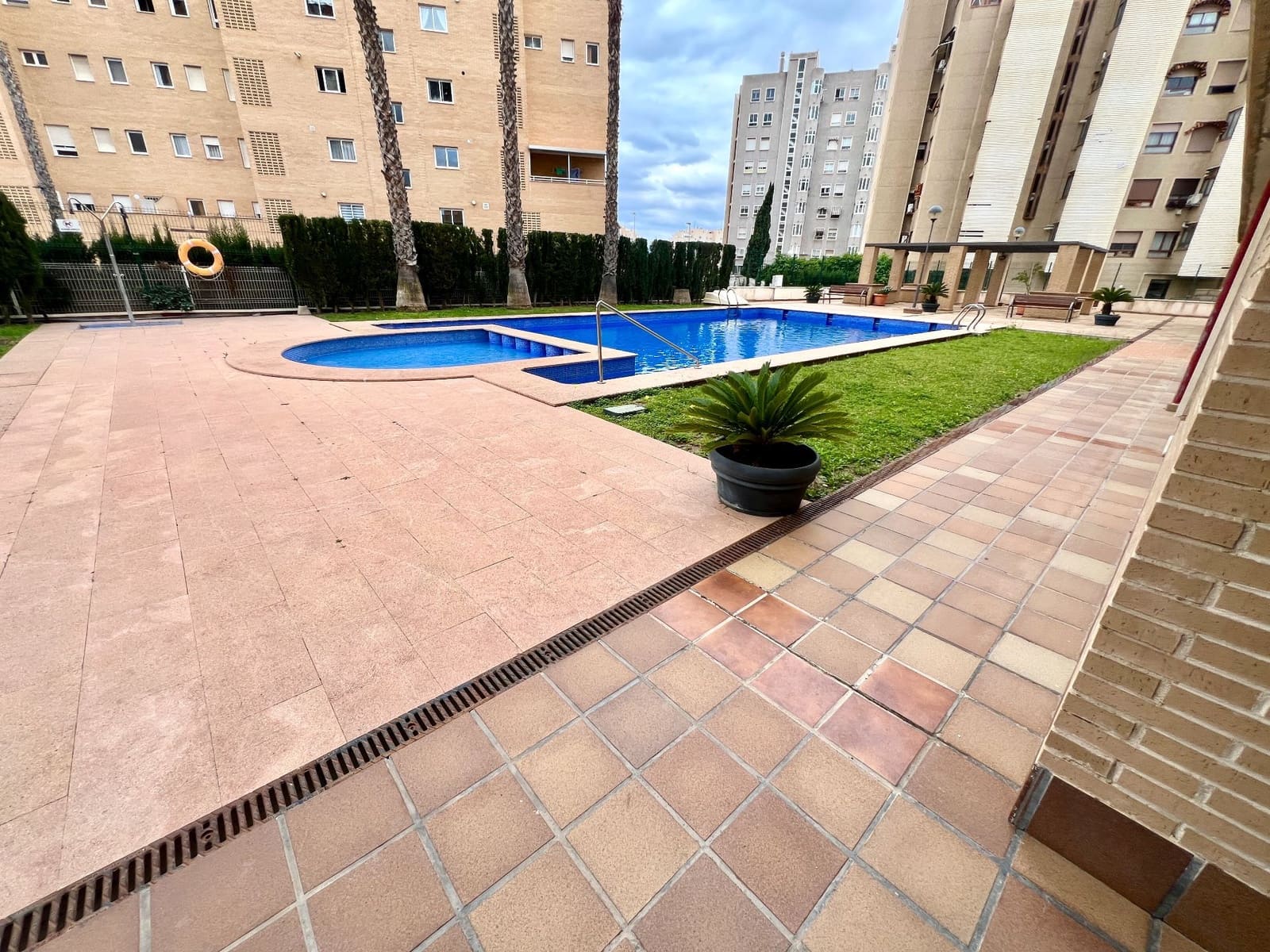 2 bedroom Flat for sale in Alicante / Alacant city with pool garage - € 372,000 (Ref: 9537239)