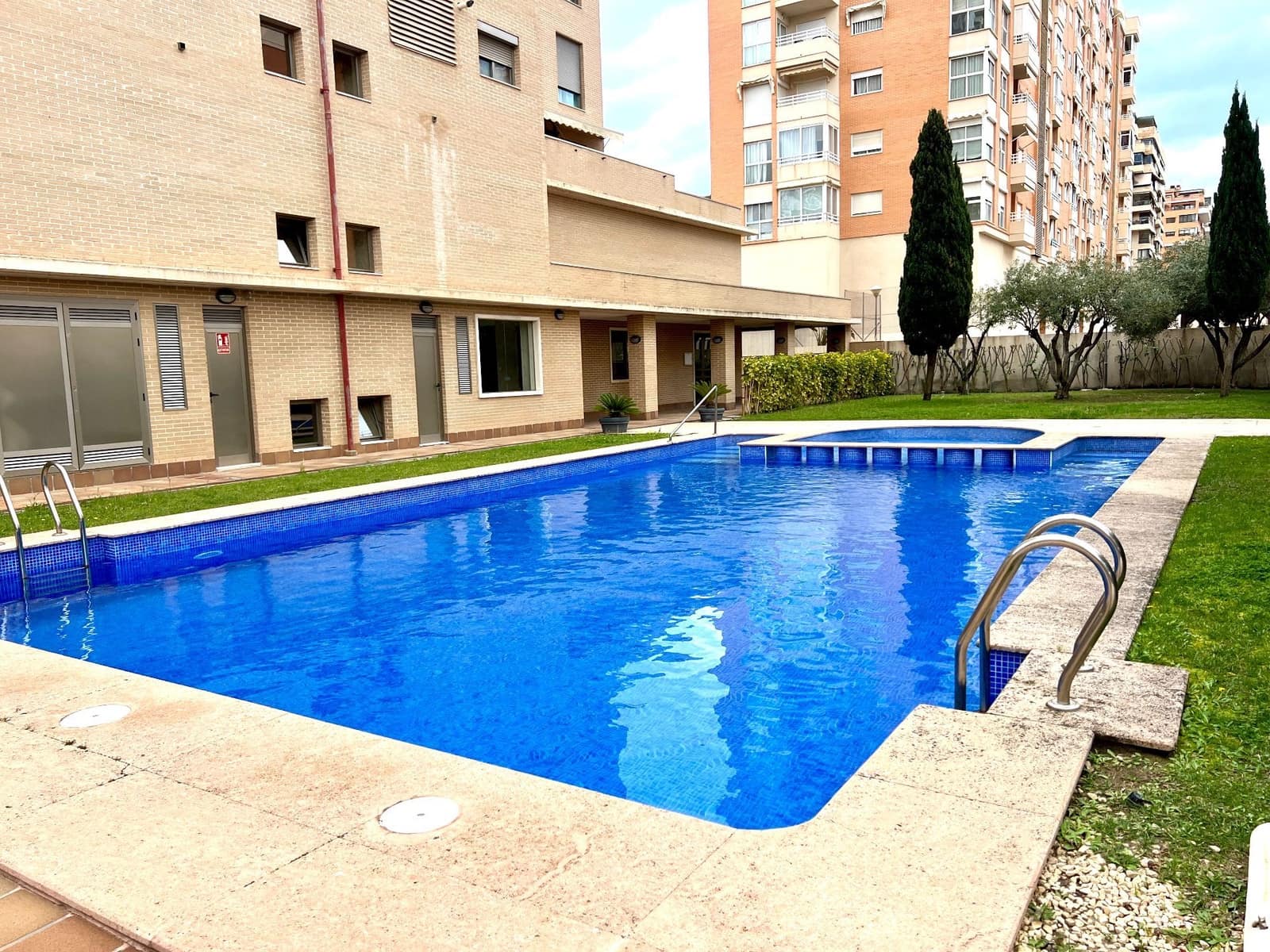 2 bedroom Flat for sale in Alicante / Alacant city with pool garage - € 372,000 (Ref: 9537239)