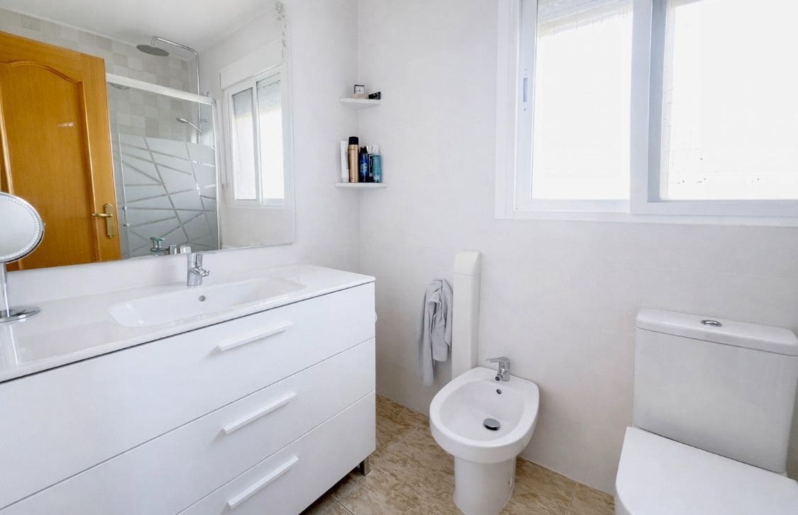 6 makuuhuone Paritalo myytävänä paikassa San Vicente / Sant Vicent del Raspeig mukana uima-altaan 
autotalli - 565 000 € (Ref: 9557753)