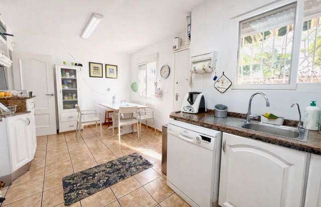 6 soverom Kjedet enebolig til salgs i San Vicente / Sant Vicent del Raspeig med svømmebasseng garasje - € 565 000 (Ref: 9557753)