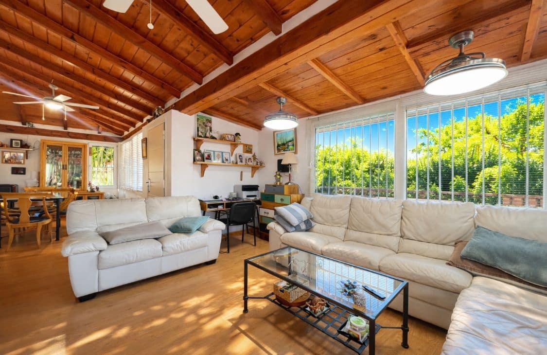 6 makuuhuone Paritalo myytävänä paikassa San Vicente / Sant Vicent del Raspeig mukana uima-altaan 
autotalli - 565 000 € (Ref: 9557753)