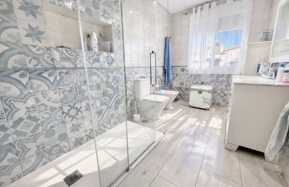 6 makuuhuone Paritalo myytävänä paikassa San Vicente / Sant Vicent del Raspeig mukana uima-altaan 
autotalli - 565 000 € (Ref: 9557753)