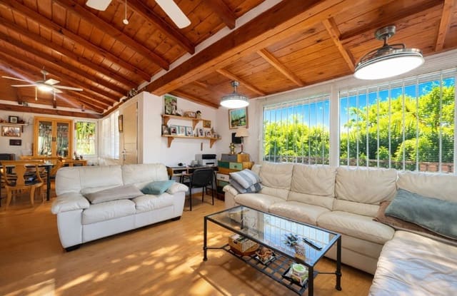 6 soverom Kjedet enebolig til salgs i San Vicente / Sant Vicent del Raspeig med svømmebasseng garasje - € 565 000 (Ref: 9557753)