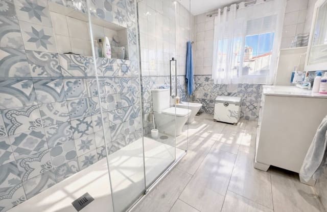 6 soverom Kjedet enebolig til salgs i San Vicente / Sant Vicent del Raspeig med svømmebasseng garasje - € 565 000 (Ref: 9557753)