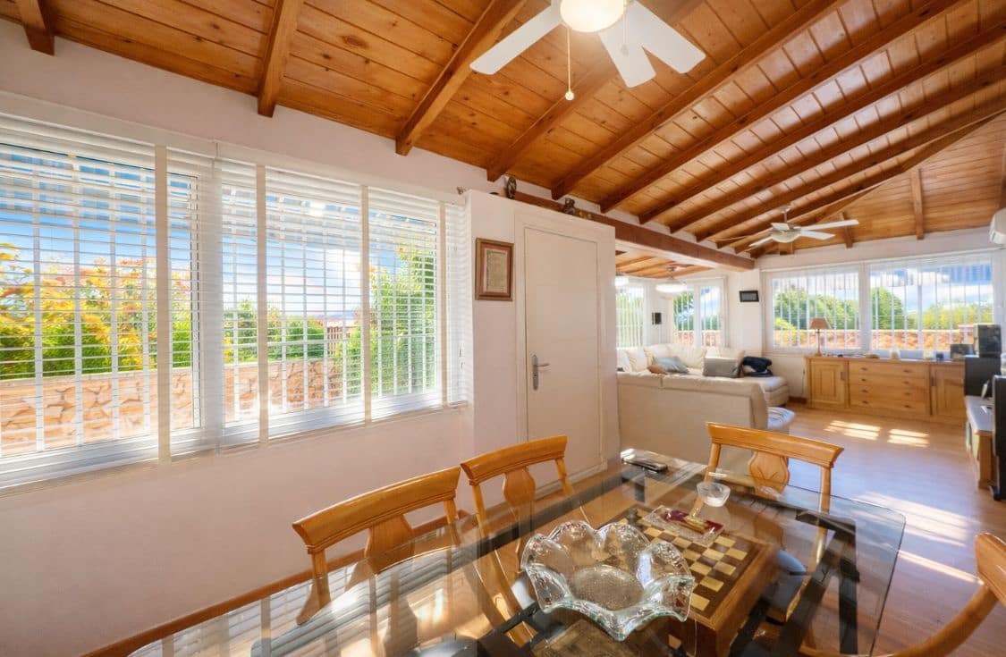 6 makuuhuone Paritalo myytävänä paikassa San Vicente / Sant Vicent del Raspeig mukana uima-altaan 
autotalli - 565 000 € (Ref: 9557753)