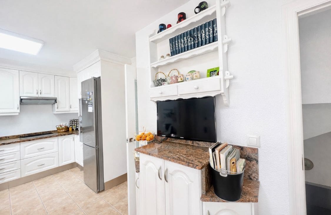 6 makuuhuone Paritalo myytävänä paikassa San Vicente / Sant Vicent del Raspeig mukana uima-altaan 
autotalli - 565 000 € (Ref: 9557753)