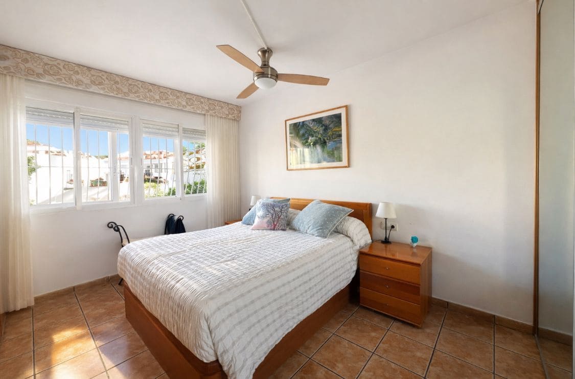 6 makuuhuone Paritalo myytävänä paikassa San Vicente / Sant Vicent del Raspeig mukana uima-altaan 
autotalli - 565 000 € (Ref: 9557753)