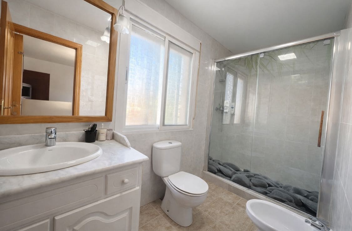 6 makuuhuone Paritalo myytävänä paikassa San Vicente / Sant Vicent del Raspeig mukana uima-altaan 
autotalli - 565 000 € (Ref: 9557753)