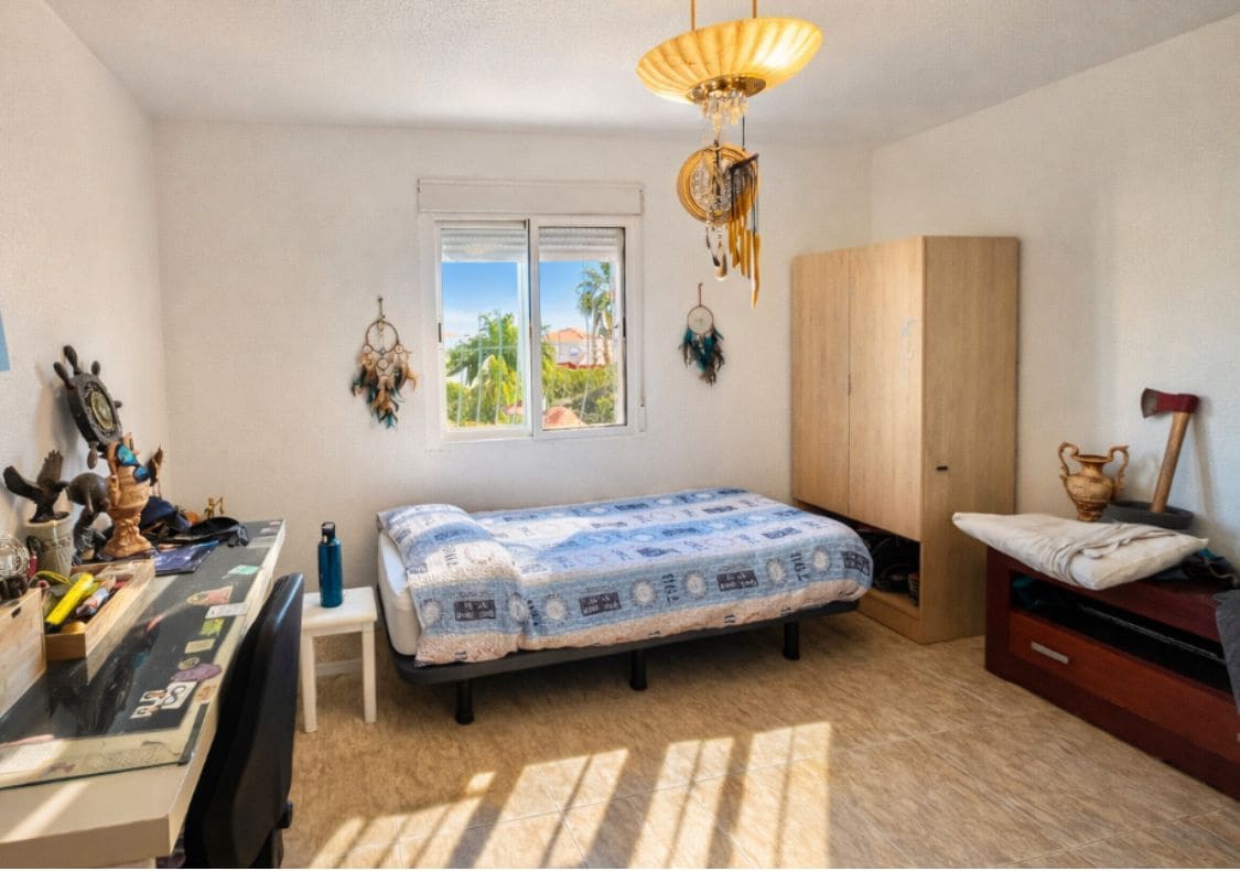 6 makuuhuone Paritalo myytävänä paikassa San Vicente / Sant Vicent del Raspeig mukana uima-altaan 
autotalli - 565 000 € (Ref: 9557753)