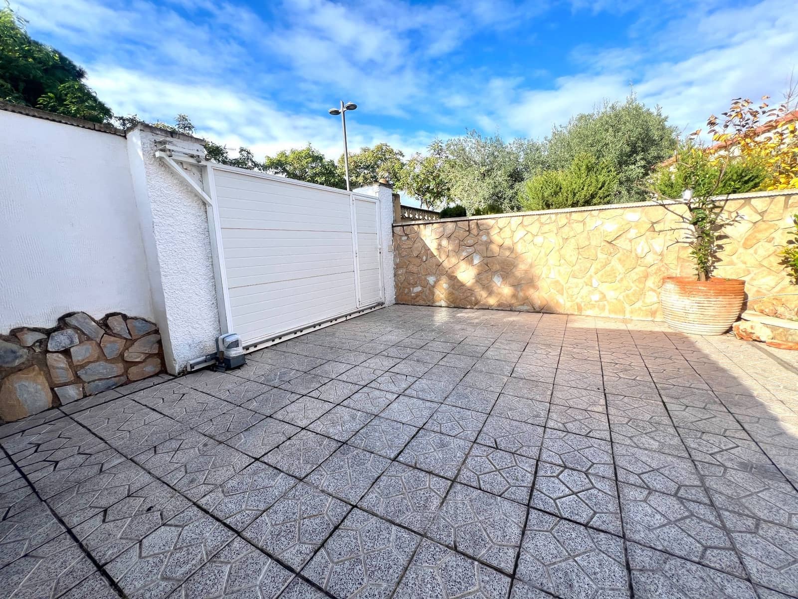 6 makuuhuone Paritalo myytävänä paikassa San Vicente / Sant Vicent del Raspeig mukana uima-altaan 
autotalli - 565 000 € (Ref: 9557753)