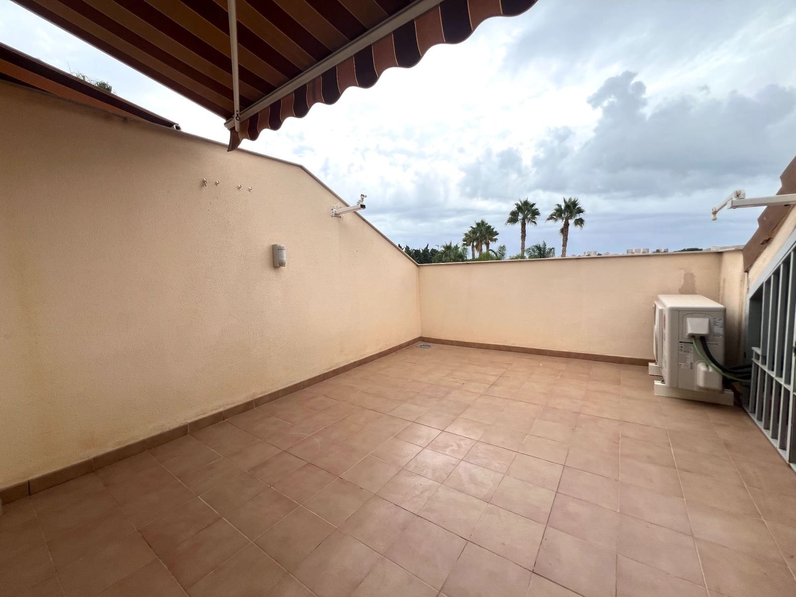 4 bedroom Villa for rent in Alicante / Alacant city with pool garage - € 2,375 (Ref: 9599256)