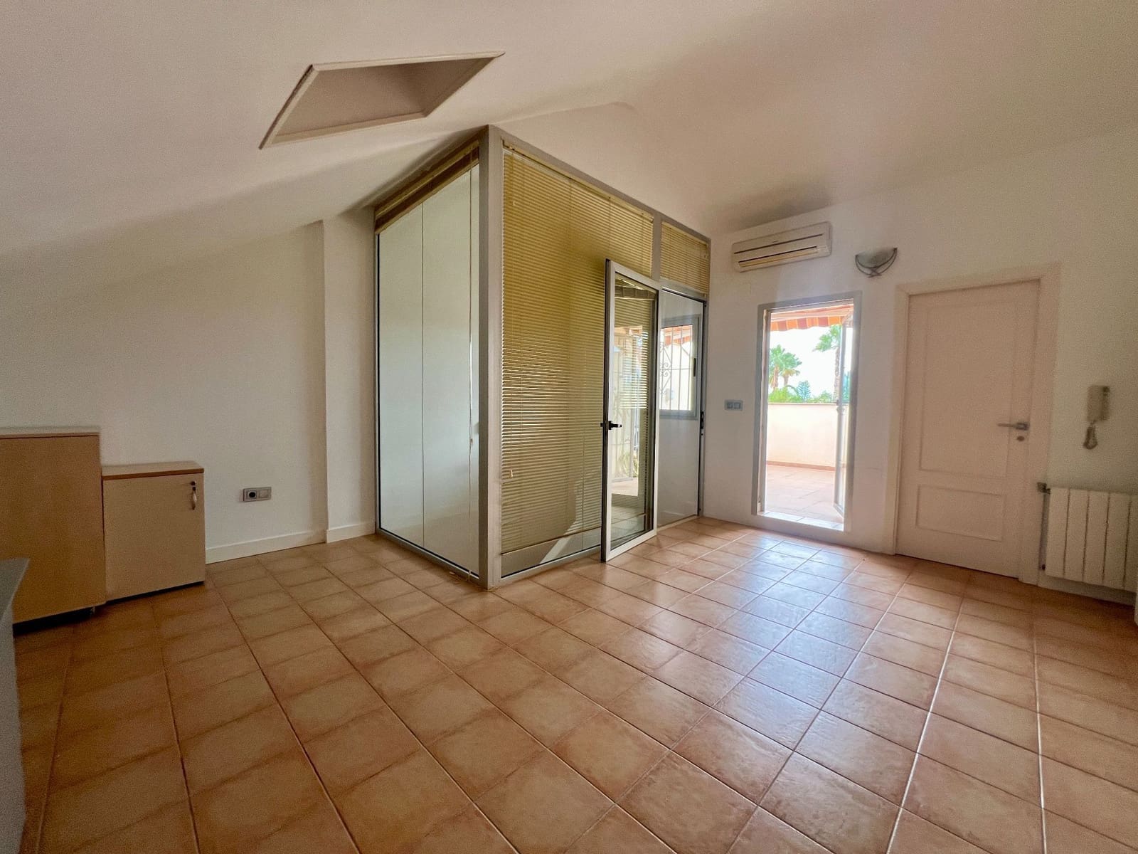 4 bedroom Villa for rent in Alicante / Alacant city with pool garage - € 2,375 (Ref: 9599256)