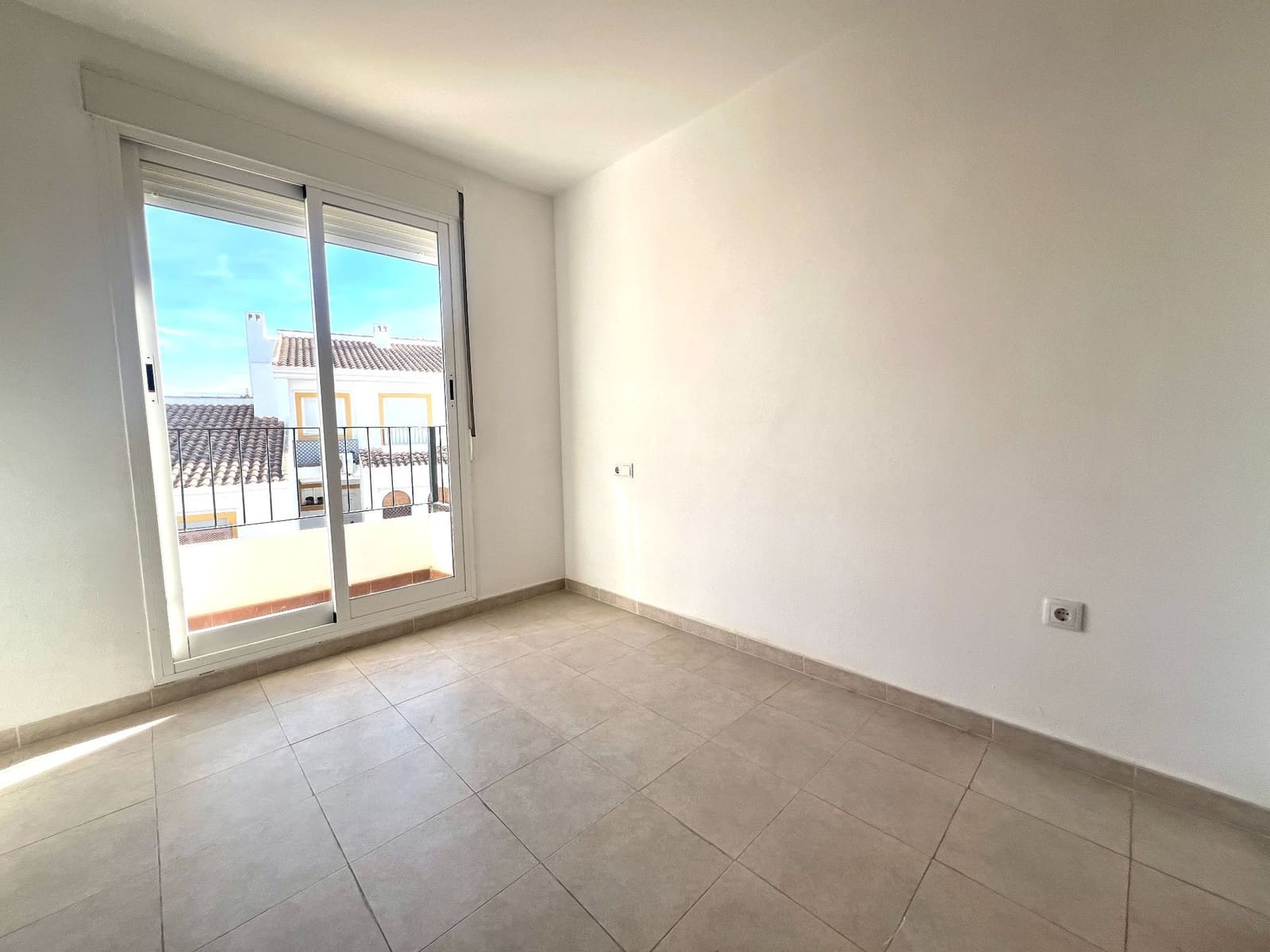 3 slaapkamer Huis te huur in Alicante stad met zwembad garage - € 1.450 (Ref: 9615146)