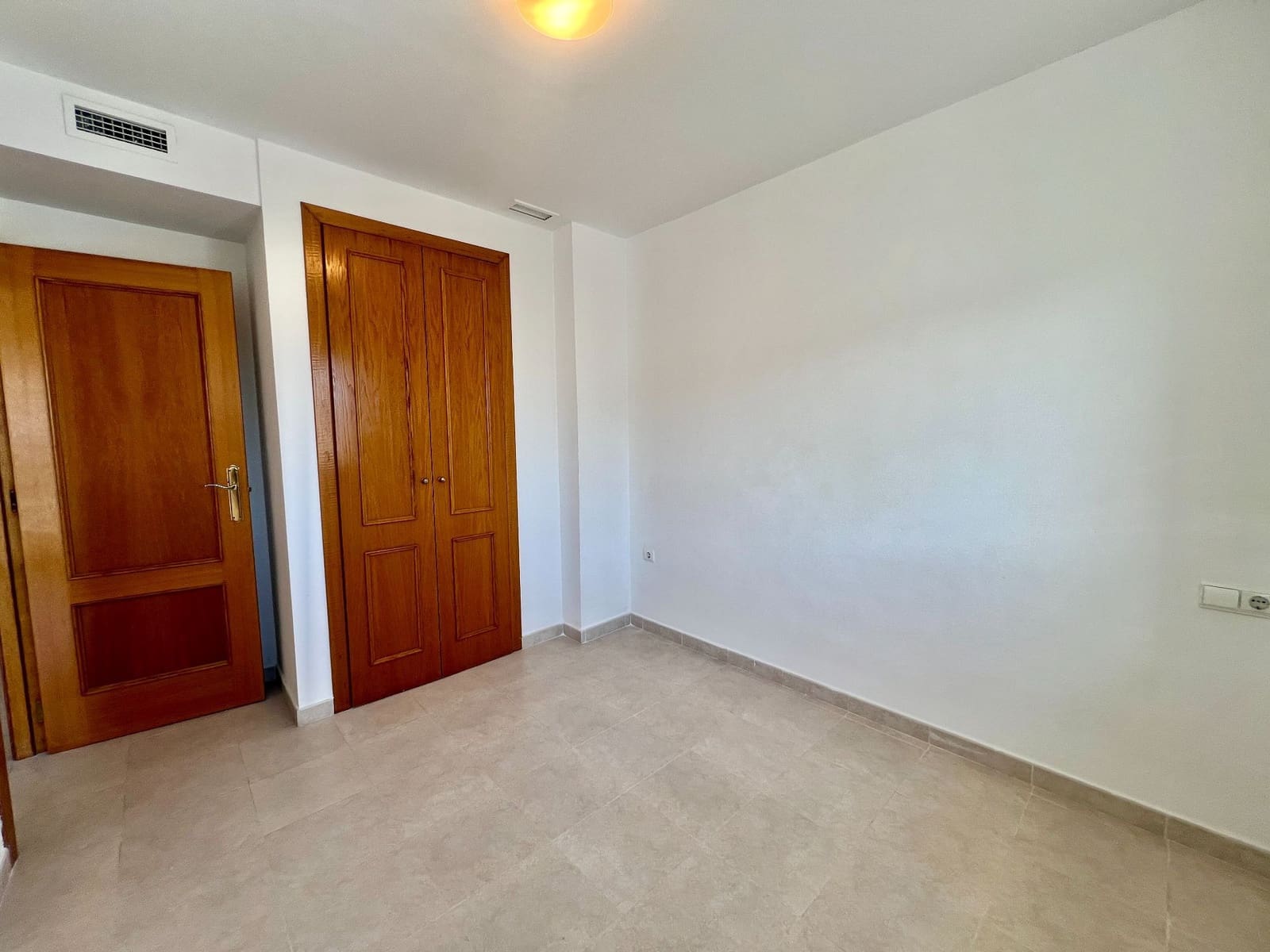 3 slaapkamer Huis te huur in Alicante stad met zwembad garage - € 1.450 (Ref: 9615146)