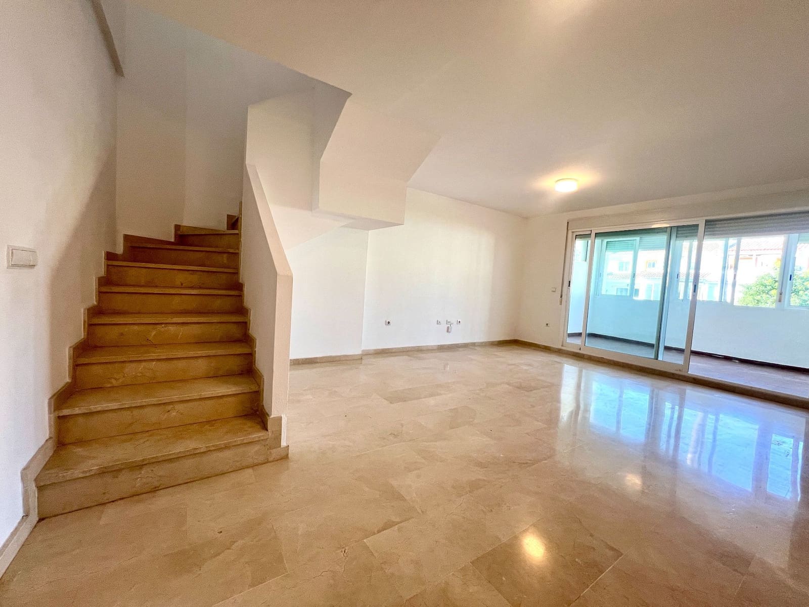 3 slaapkamer Huis te huur in Alicante stad met zwembad garage - € 1.450 (Ref: 9615146)