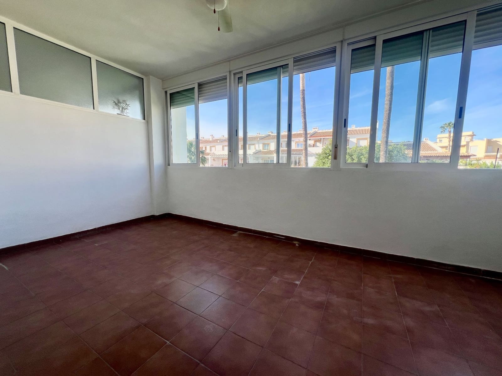 3 slaapkamer Huis te huur in Alicante stad met zwembad garage - € 1.450 (Ref: 9615146)