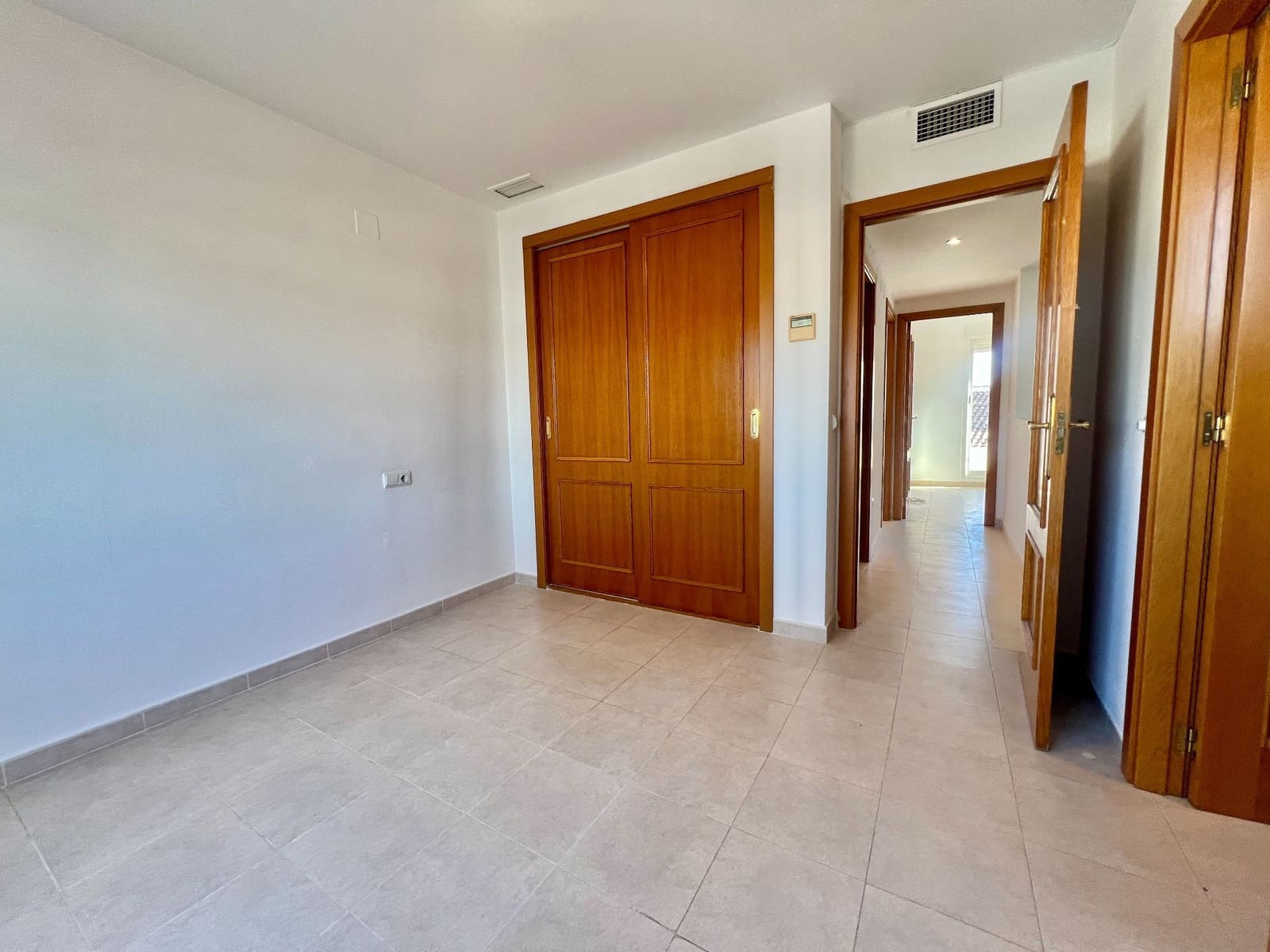 3 slaapkamer Huis te huur in Alicante stad met zwembad garage - € 1.450 (Ref: 9615146)
