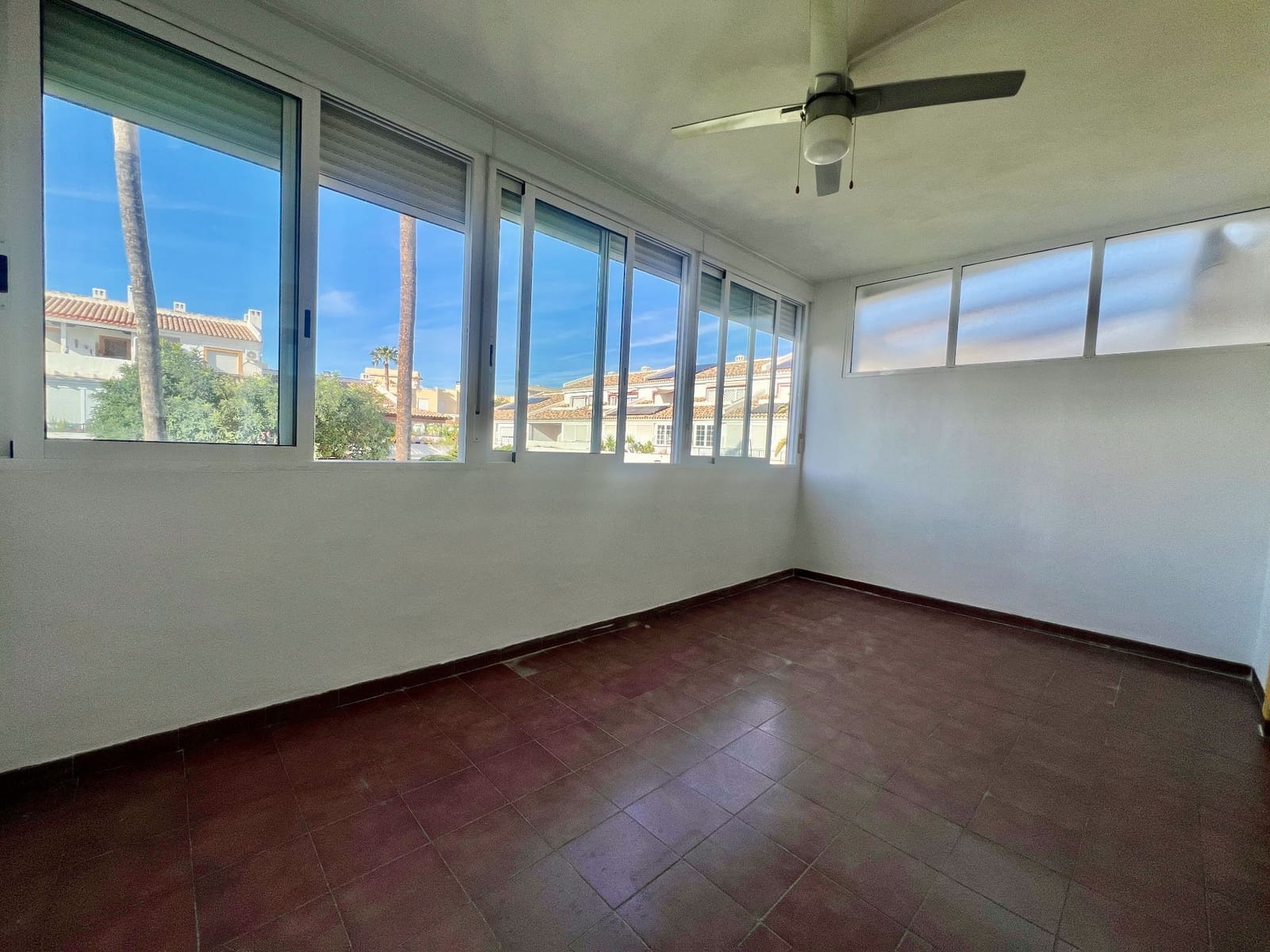 3 slaapkamer Huis te huur in Alicante stad met zwembad garage - € 1.450 (Ref: 9615146)