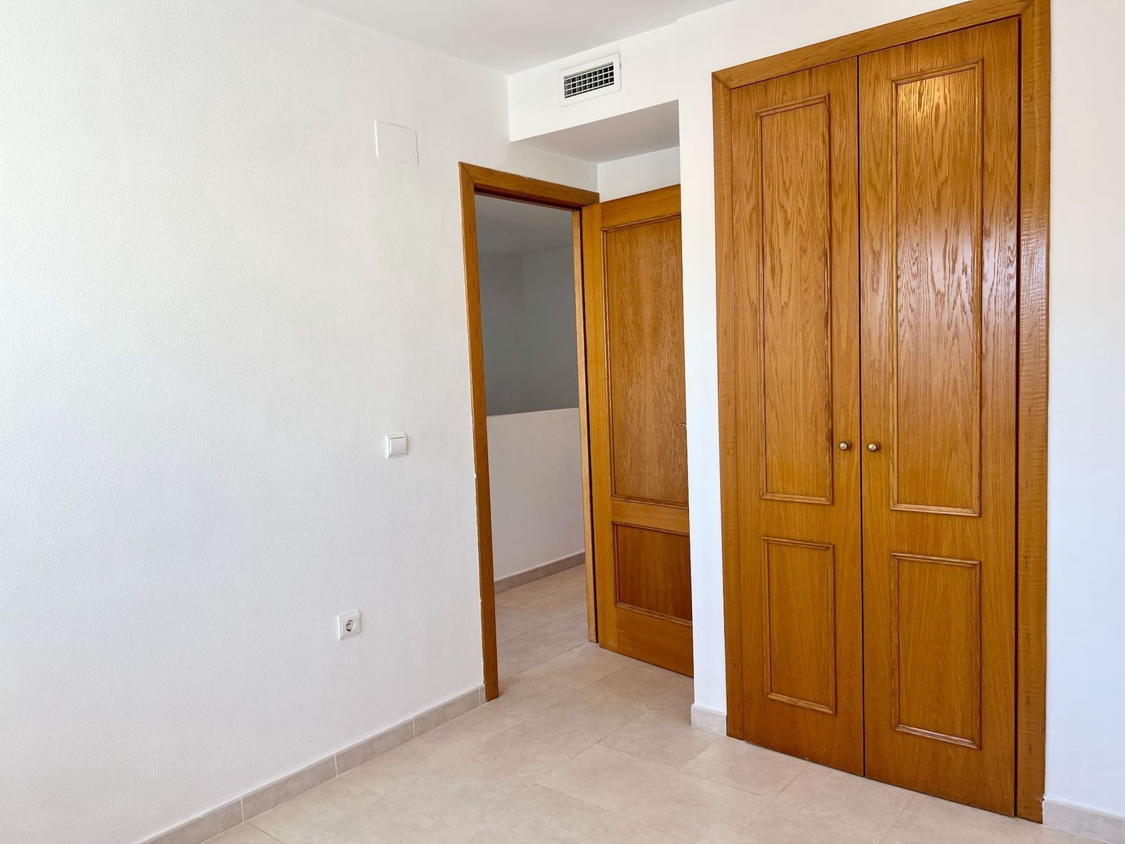 3 slaapkamer Huis te huur in Alicante stad met zwembad garage - € 1.450 (Ref: 9615146)