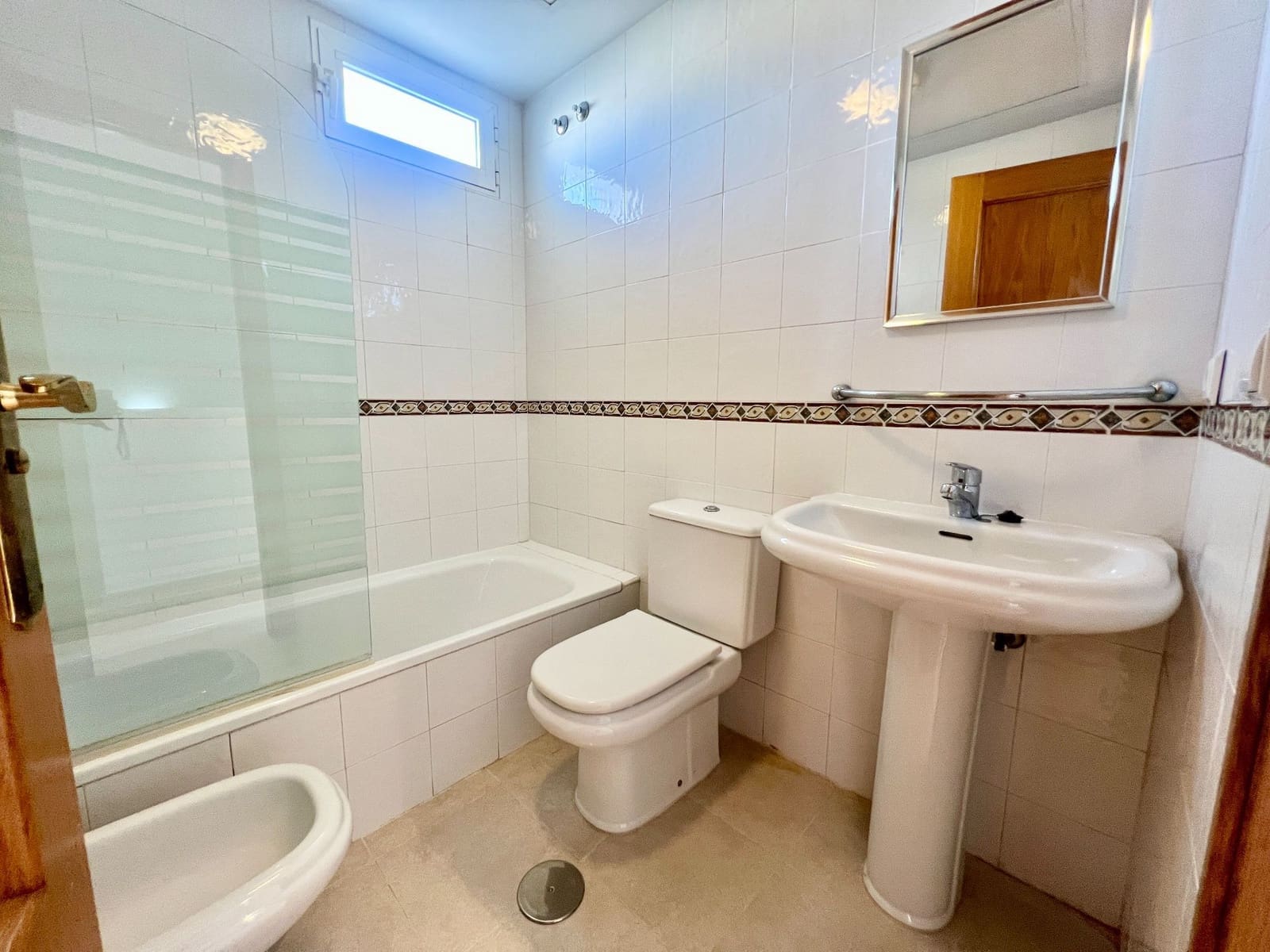 3 slaapkamer Huis te huur in Alicante stad met zwembad garage - € 1.450 (Ref: 9615146)