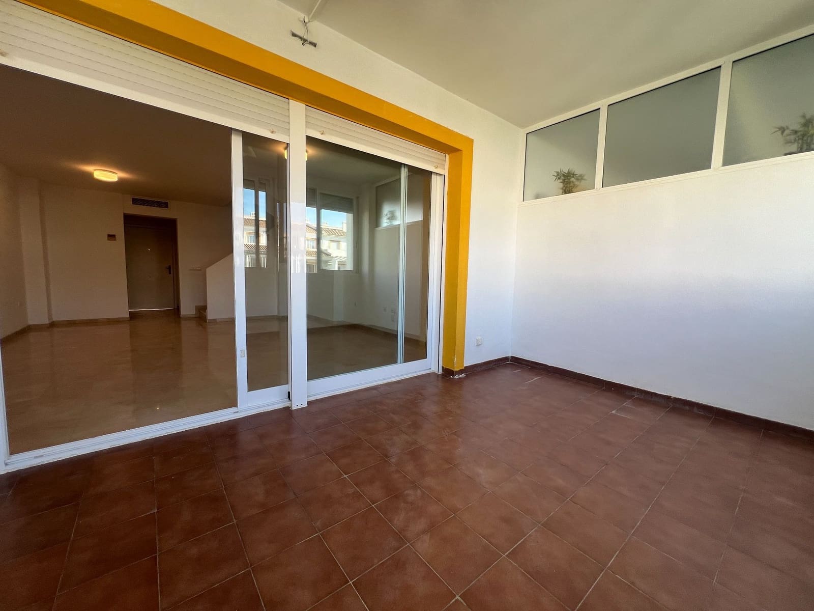 3 slaapkamer Huis te huur in Alicante stad met zwembad garage - € 1.450 (Ref: 9615146)