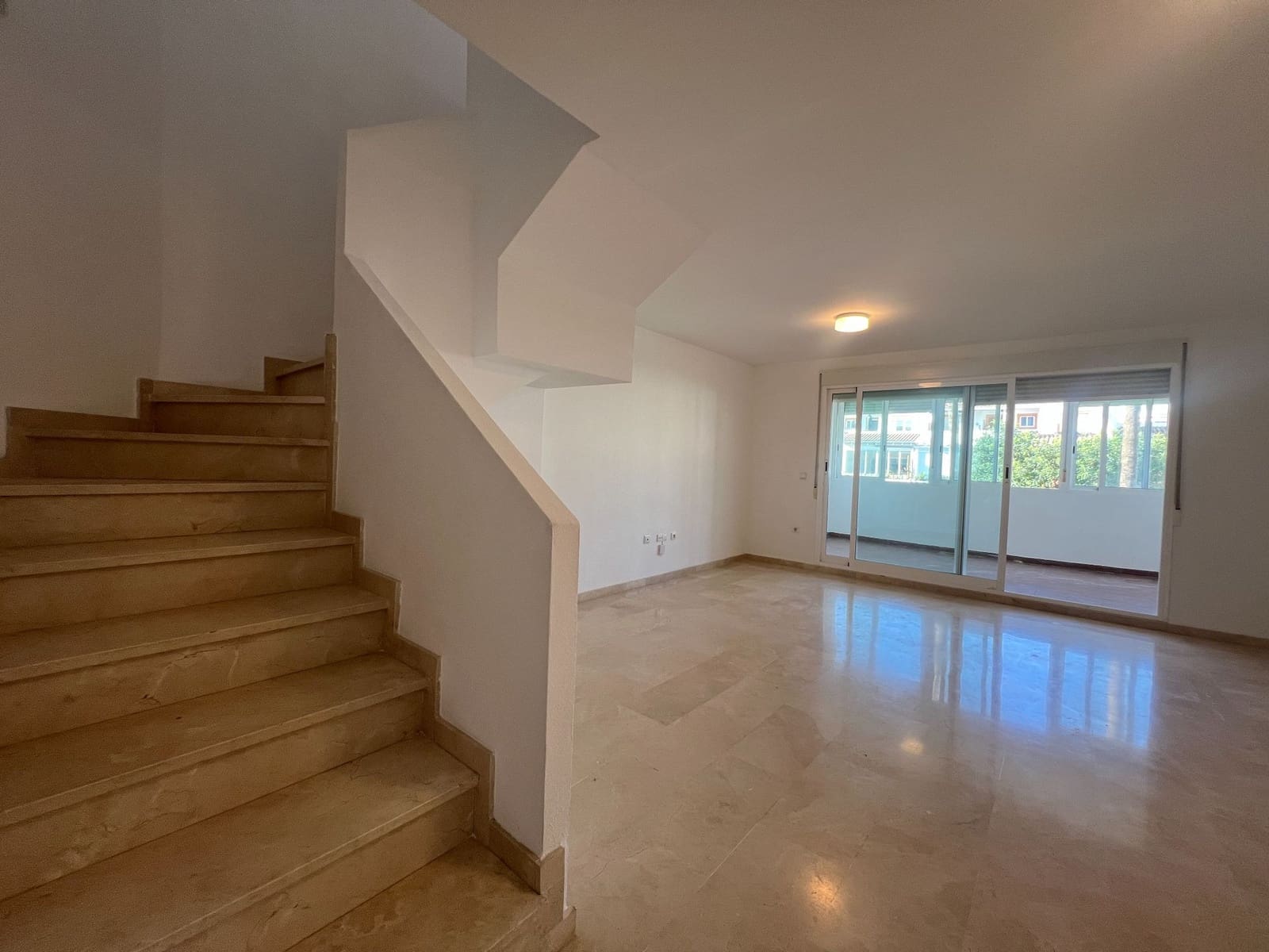 3 slaapkamer Huis te huur in Alicante stad met zwembad garage - € 1.450 (Ref: 9615146)