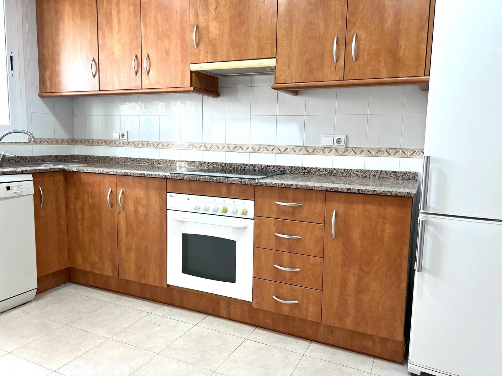 3 slaapkamer Huis te huur in Alicante stad met zwembad garage - € 1.450 (Ref: 9615146)