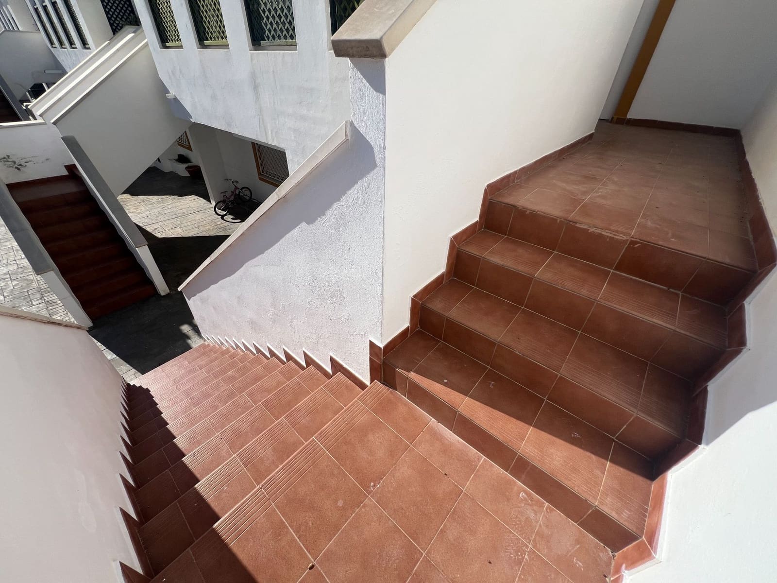 3 slaapkamer Huis te huur in Alicante stad met zwembad garage - € 1.450 (Ref: 9615146)
