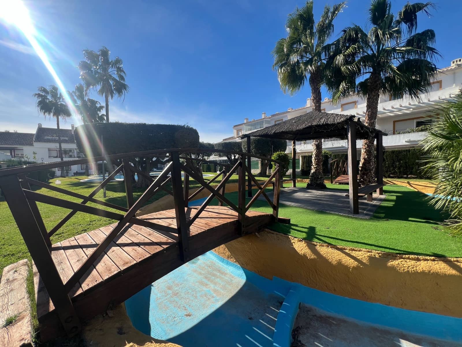 3 slaapkamer Huis te huur in Alicante stad met zwembad garage - € 1.450 (Ref: 9615146)