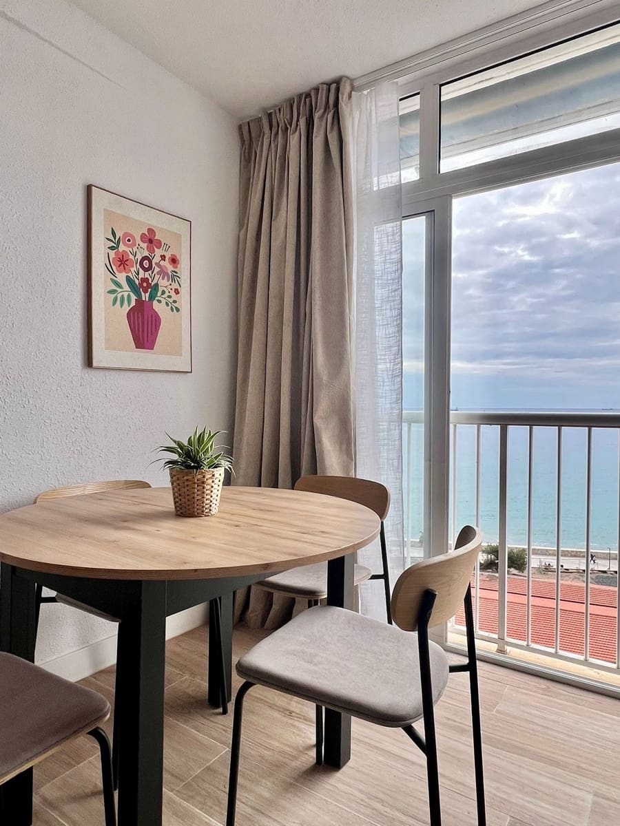 Appartement de 1 chambre à louer à Alicante ville avec garage - 1 300 € (Ref: 9643805)