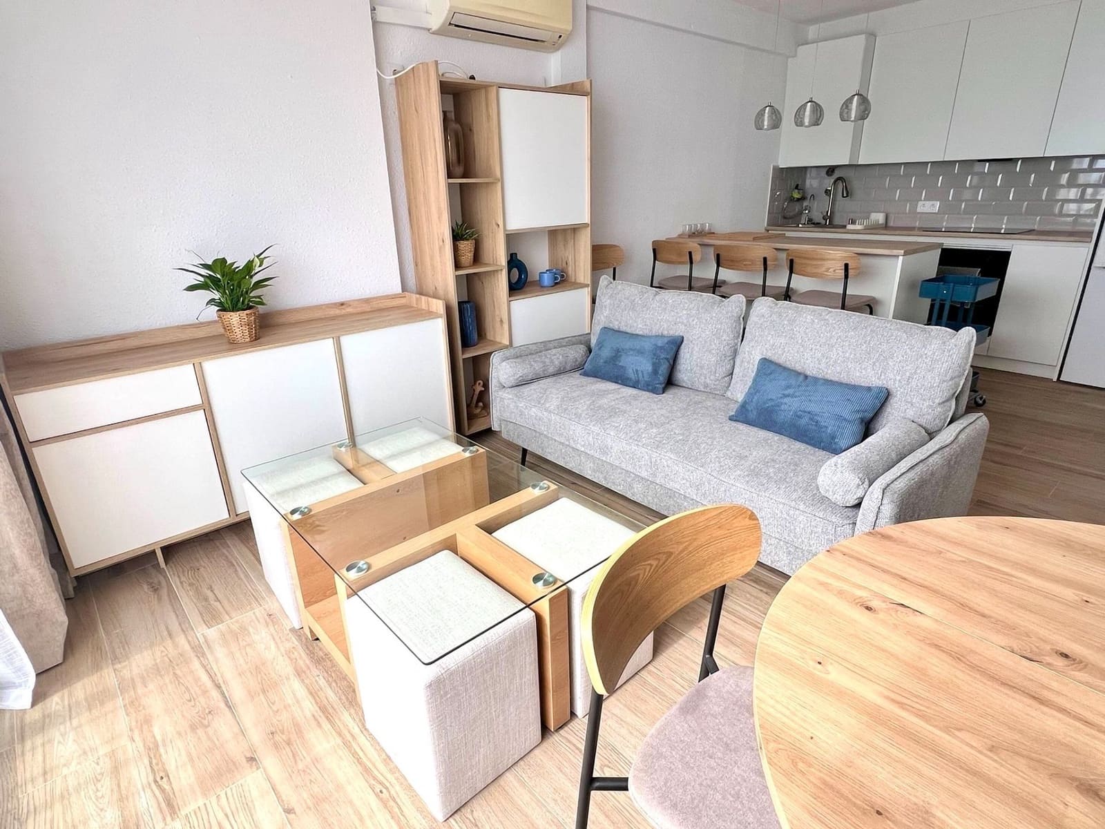 Appartement de 1 chambre à louer à Alicante ville avec garage - 1 300 € (Ref: 9643805)