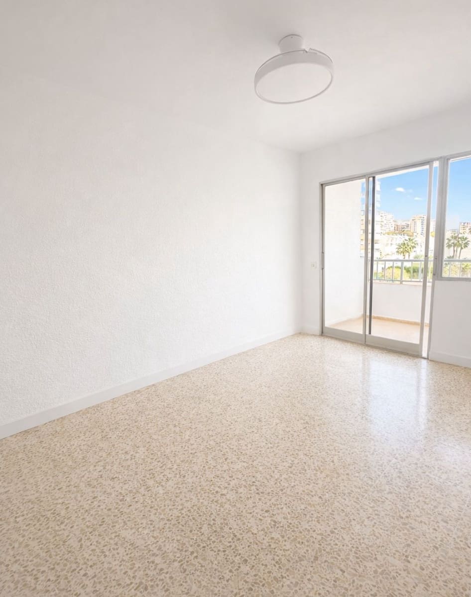 Appartement de 3 chambres à louer à Alicante ville avec piscine garage - 1 500 € (Ref: 9763518)
