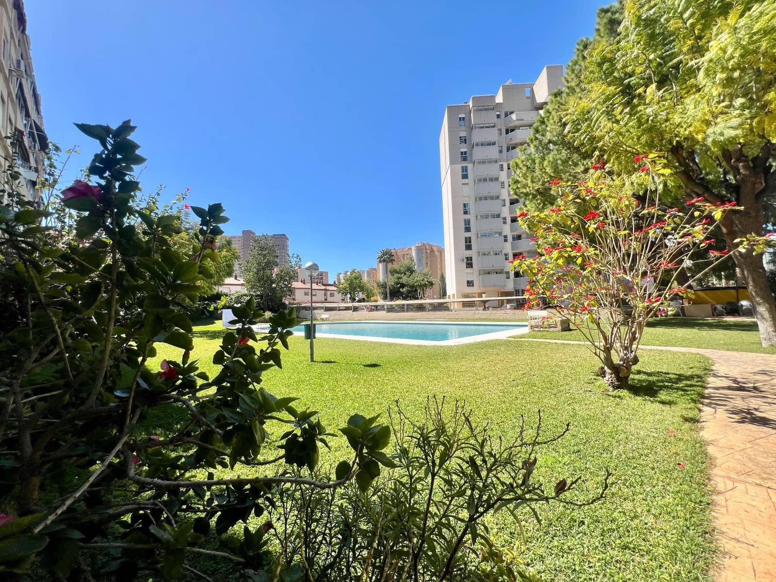 Appartement de 3 chambres à louer à Alicante ville avec piscine garage - 1 500 € (Ref: 9763518)
