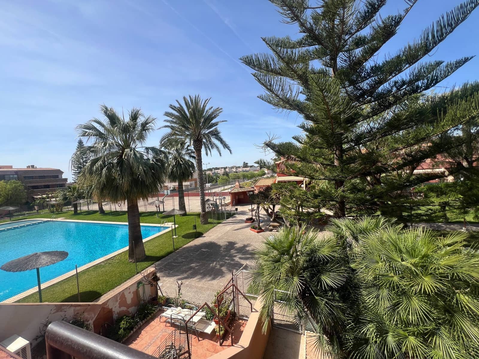 5 quarto Bungalow para venda em Alicante cidade com piscina garagem - 455 000 € (Ref: 9796838)