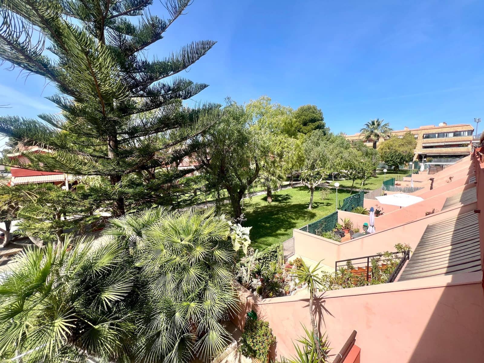 5 quarto Bungalow para venda em Alicante cidade com piscina garagem - 455 000 € (Ref: 9796838)