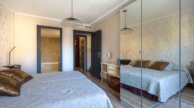 4 soveværelse Lejlighed til salg i Barrio del Centro, Alicante by - € 649.000 (Ref: 9824755)