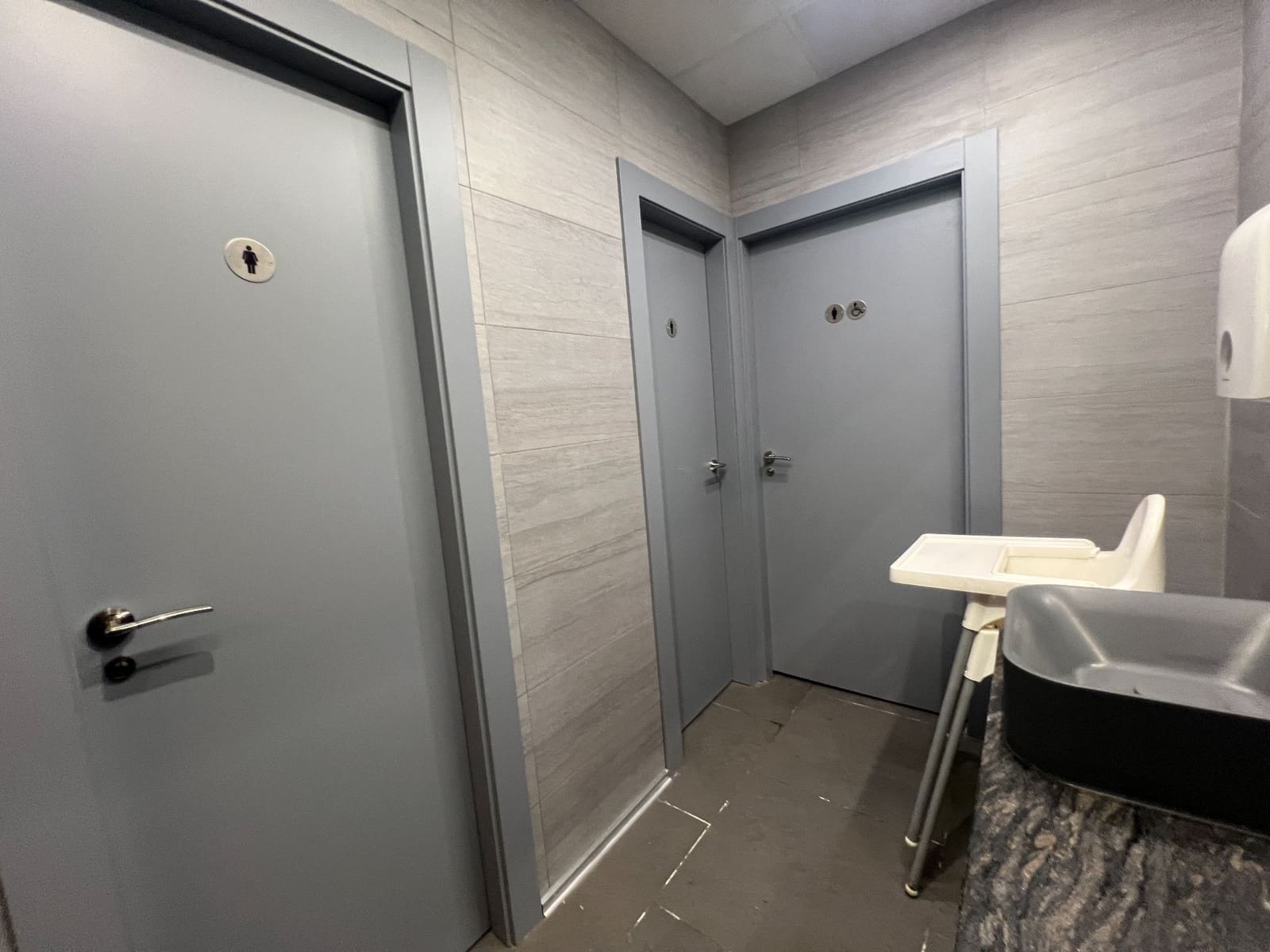 1 slaapkamer Commercieel te koop in Alicante stad - € 165.000 (Ref: 9842627)