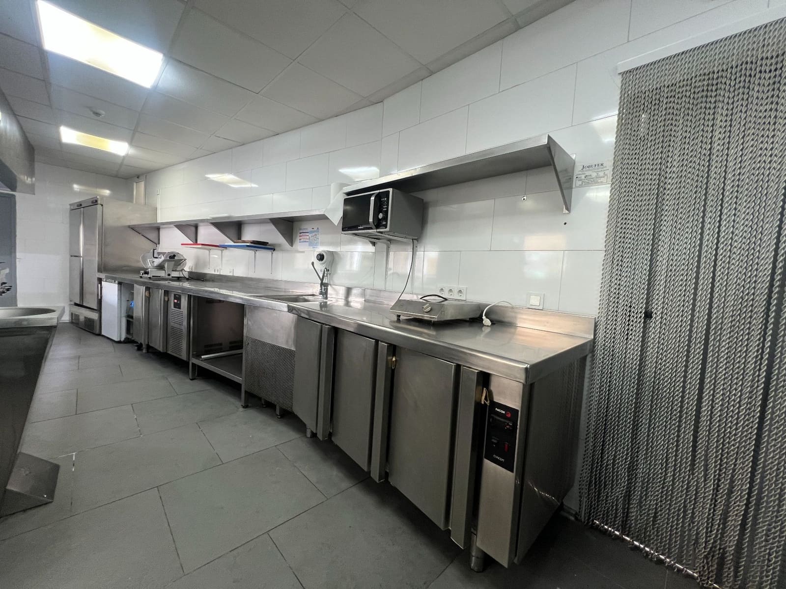 1 slaapkamer Commercieel te koop in Alicante stad - € 165.000 (Ref: 9842627)