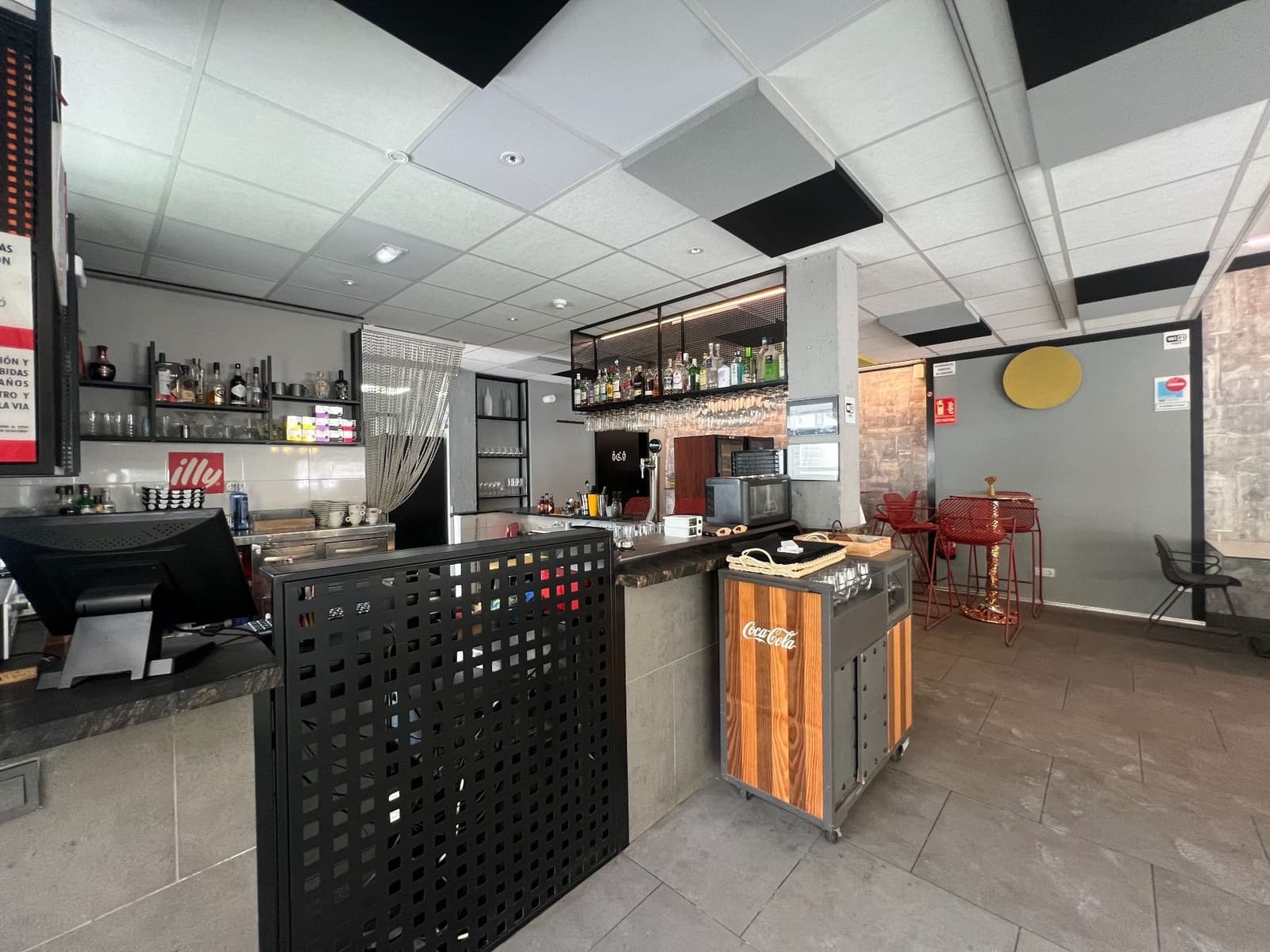 1 slaapkamer Commercieel te koop in Alicante stad - € 165.000 (Ref: 9842627)