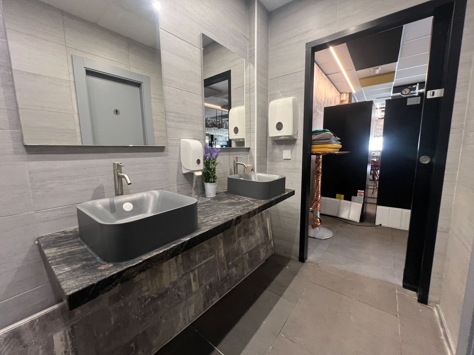 1 slaapkamer Commercieel te koop in Alicante stad - € 165.000 (Ref: 9842627)