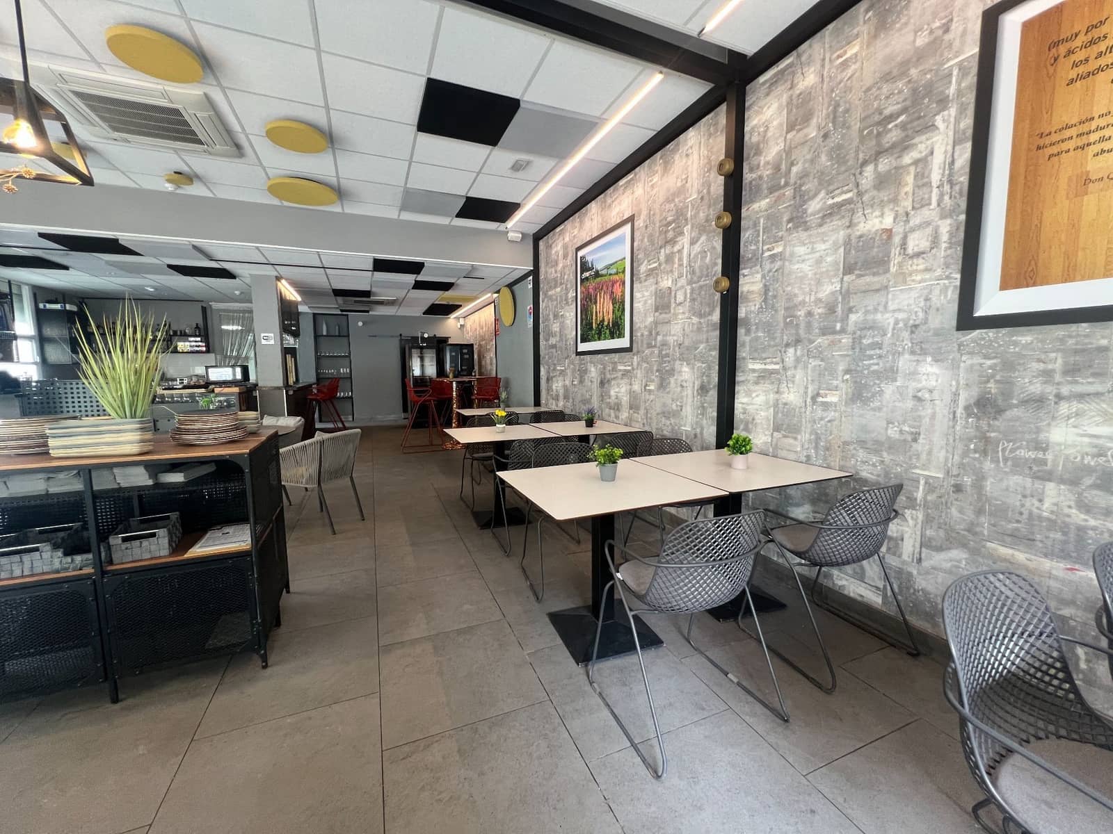1 slaapkamer Commercieel te koop in Alicante stad - € 165.000 (Ref: 9842627)