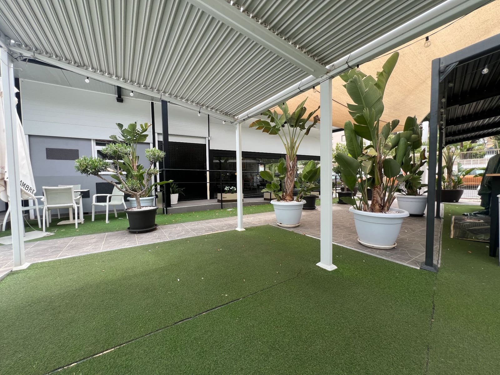 1 slaapkamer Commercieel te koop in Alicante stad - € 165.000 (Ref: 9842627)